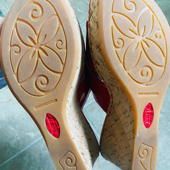 Shoes - Picture 2 of 4